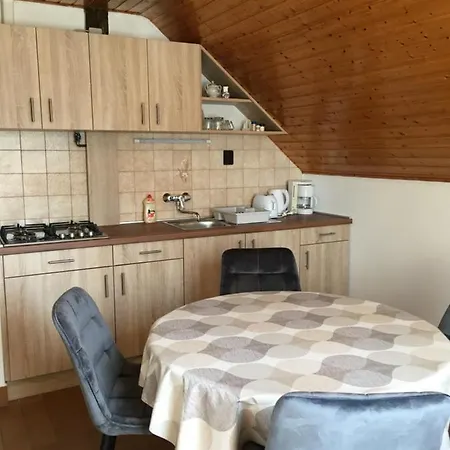 Konukevi Ferenc Vendeghaz 2*
